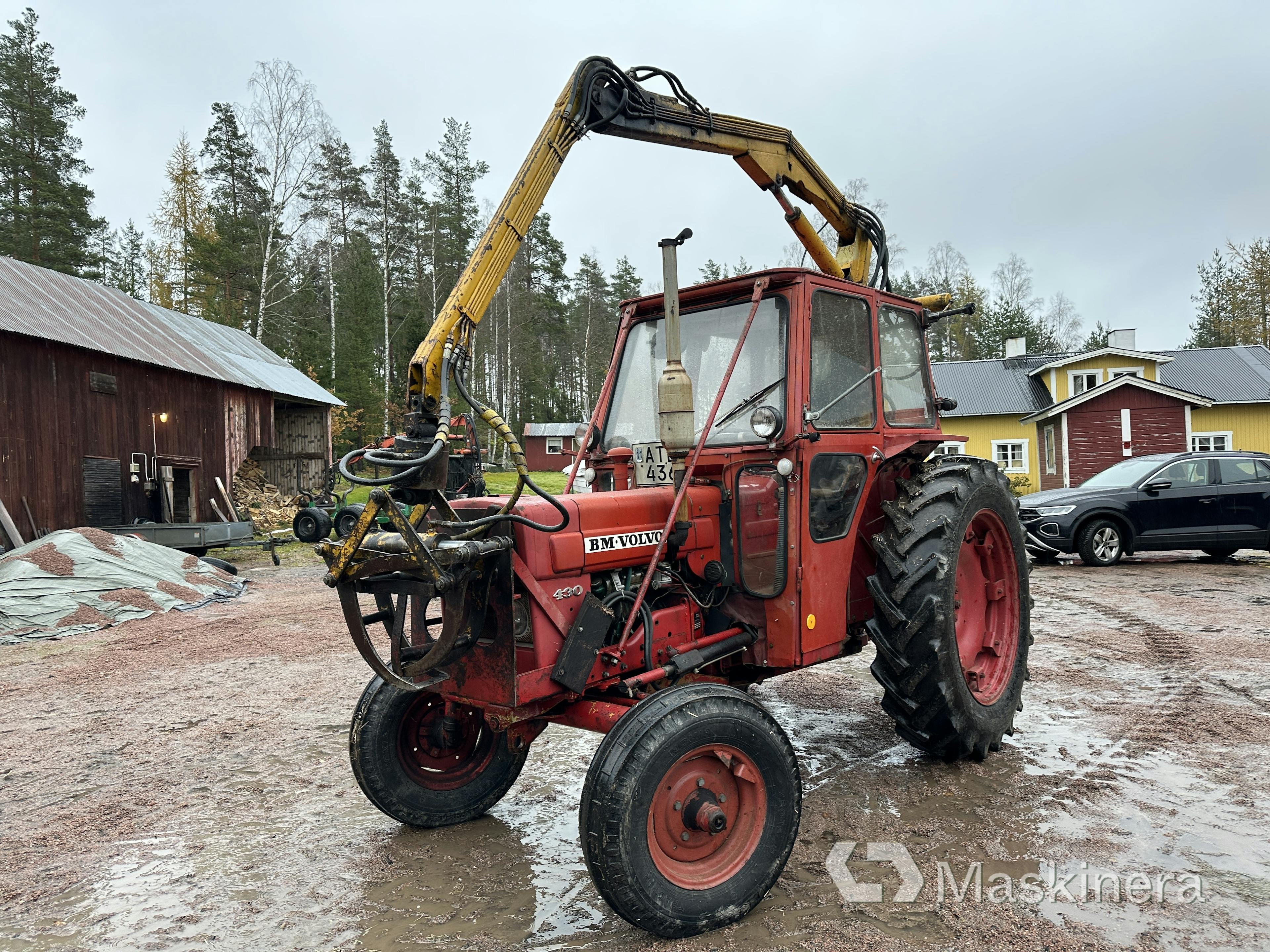 BM-Volvo T 430 with forest crane