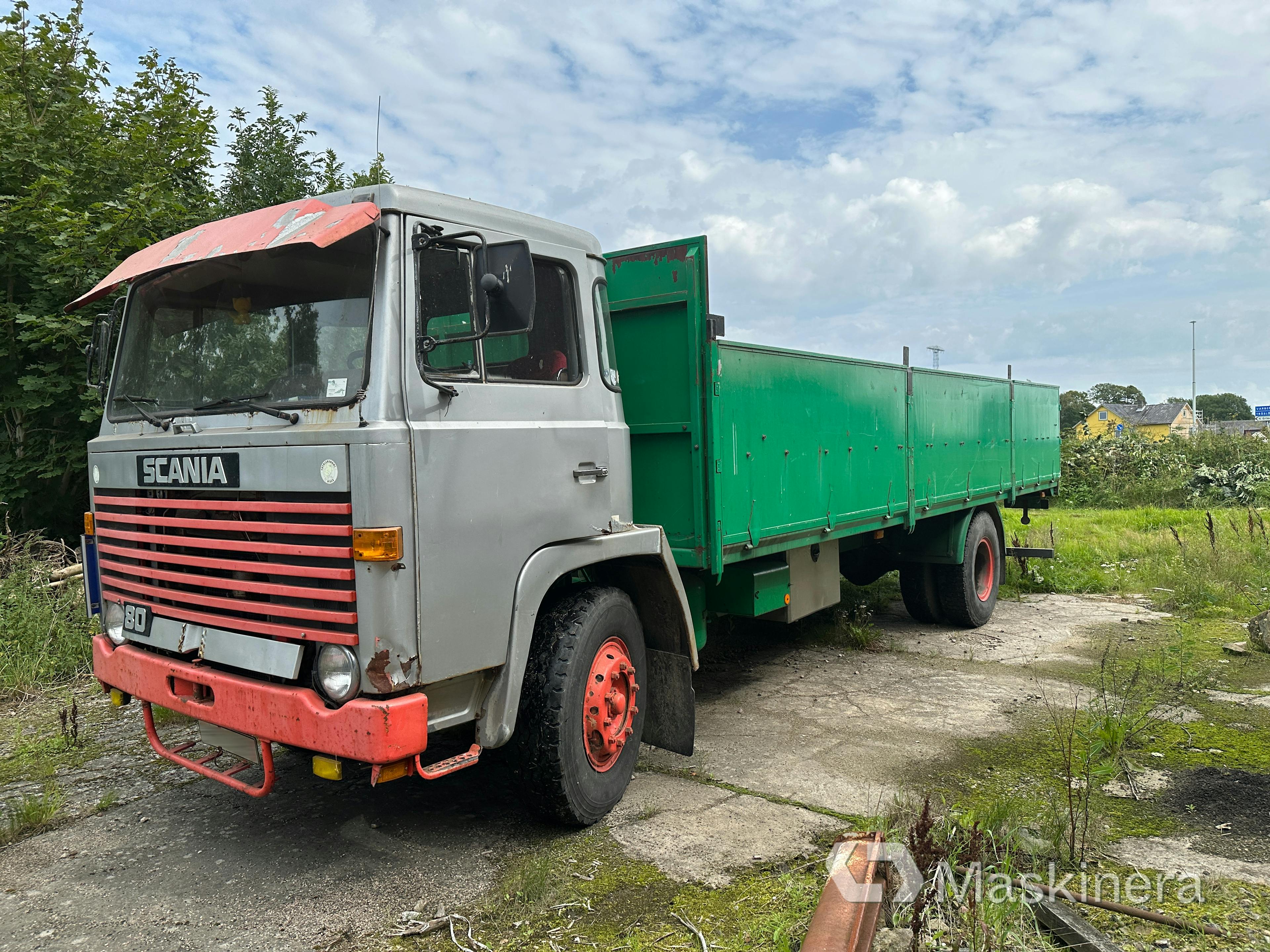Flatbed truck Scania 80S
