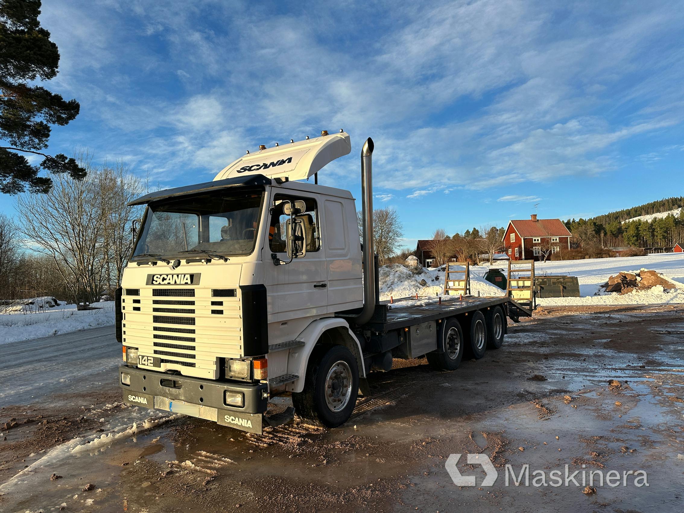 Truck with fixed machine bed Scania R142 H 6x2