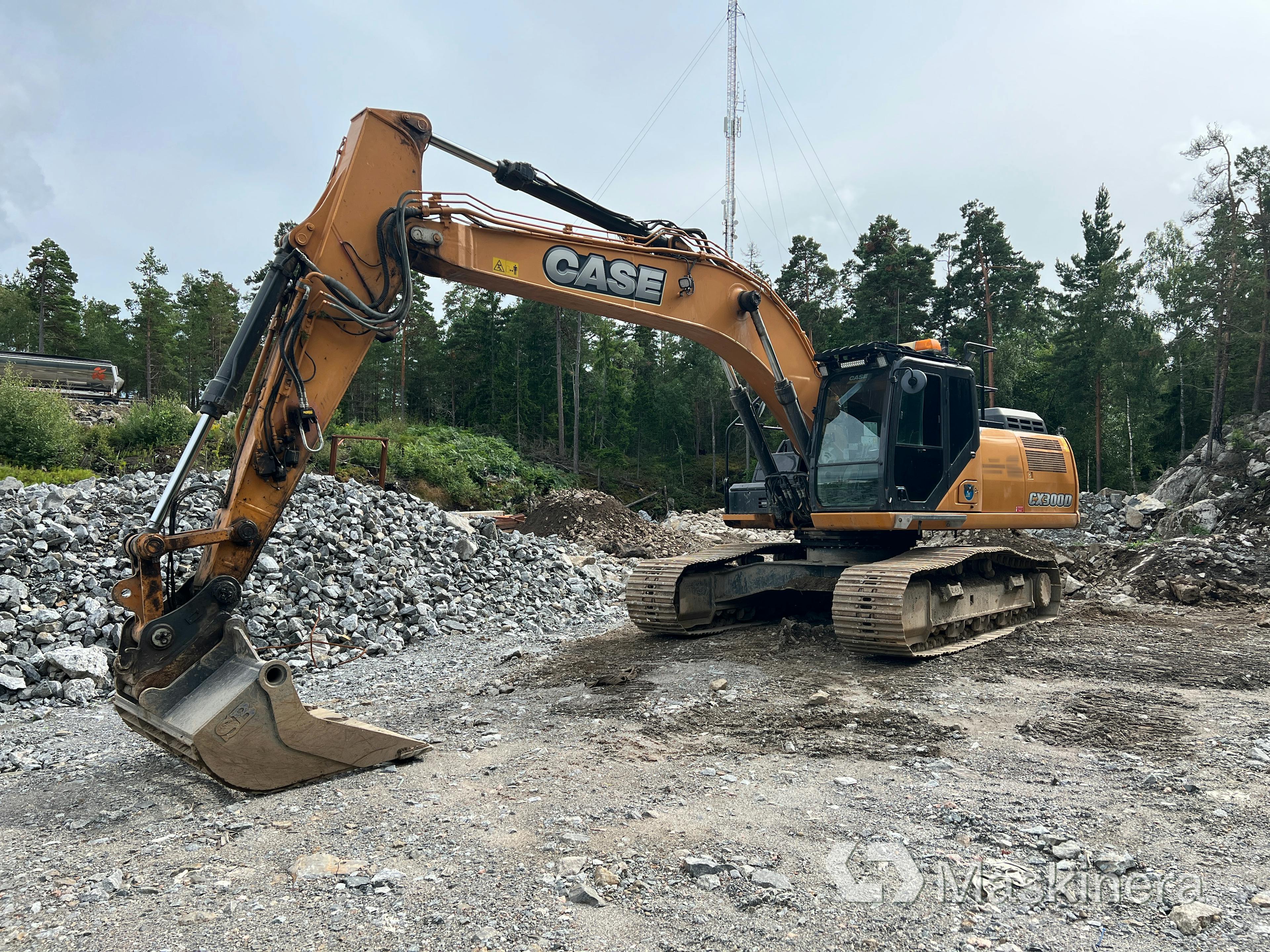 Excavator Case CX300D + Digging system + 7 attachments