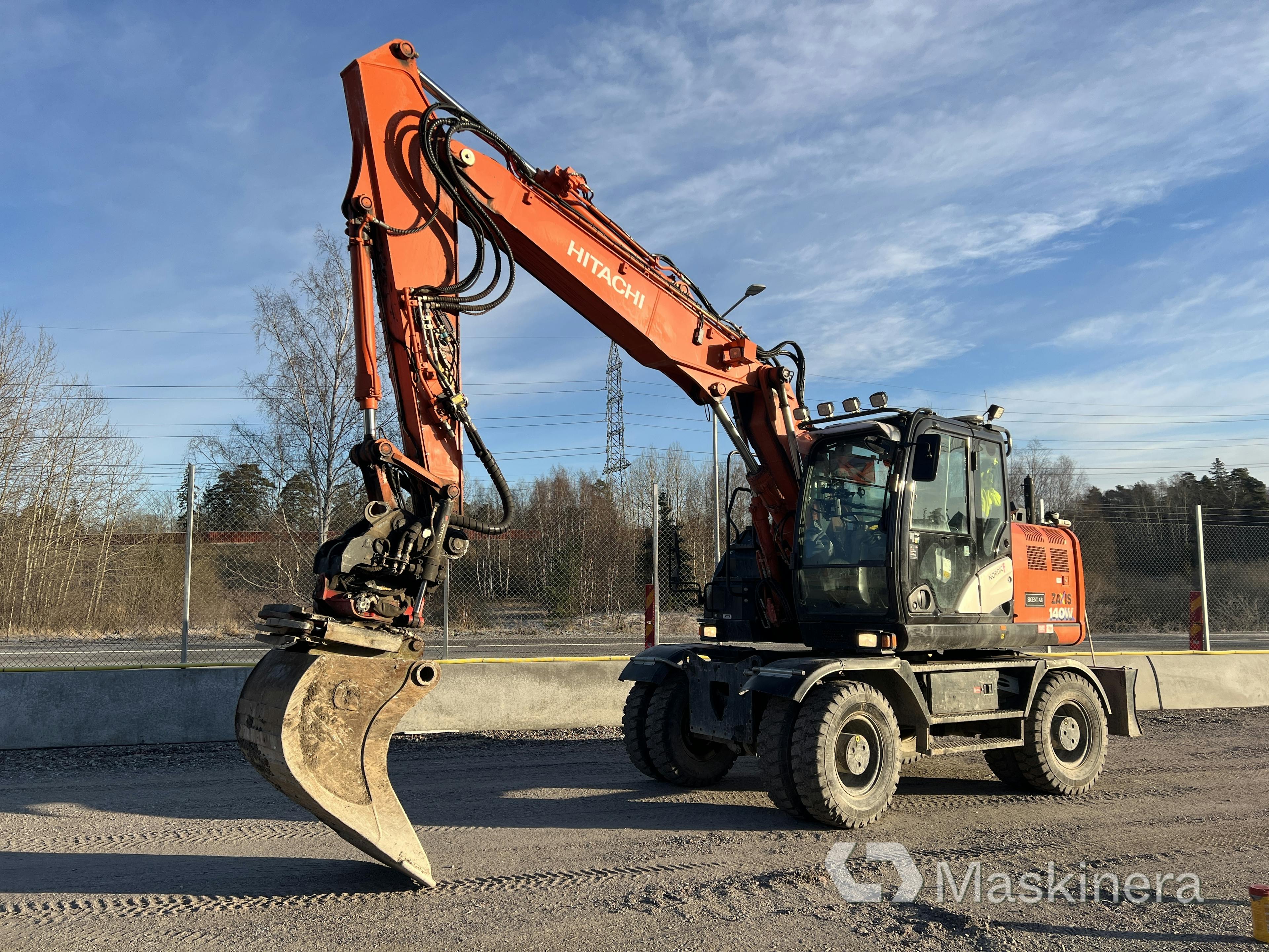 Wheel excavator Hitachi ZX 140W-6 with trolley, 7 attachments & digging system