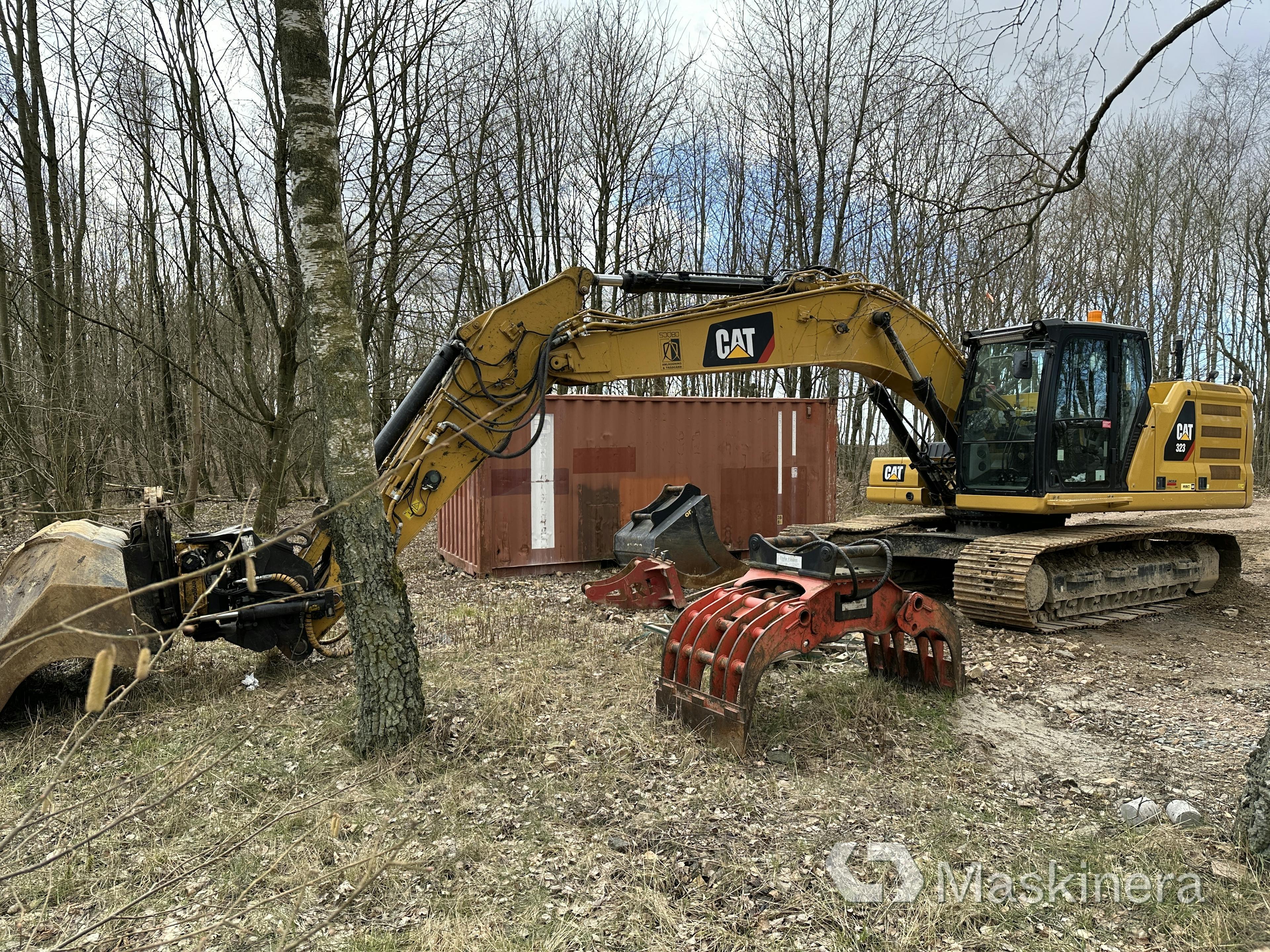 Excavator CAT 323 NG + Digging system & Tools