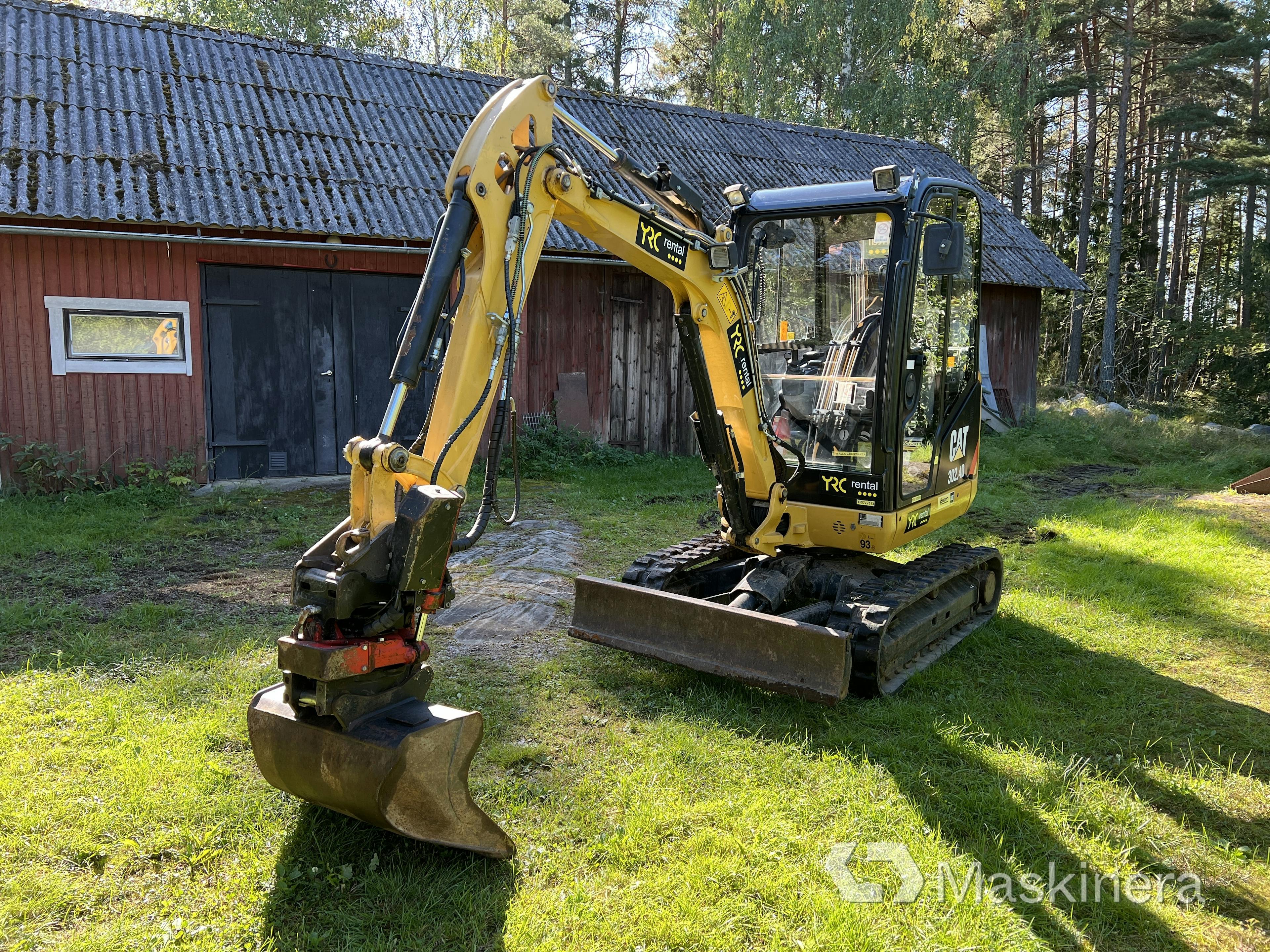 Excavator CAT 302.4D with 3 attachments